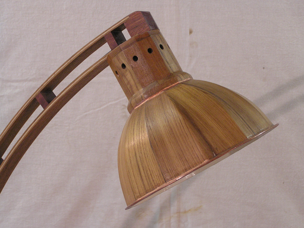 Photo of the head of the lamp from the side