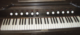 Photo showing the finished level keyboard with the ten stops above